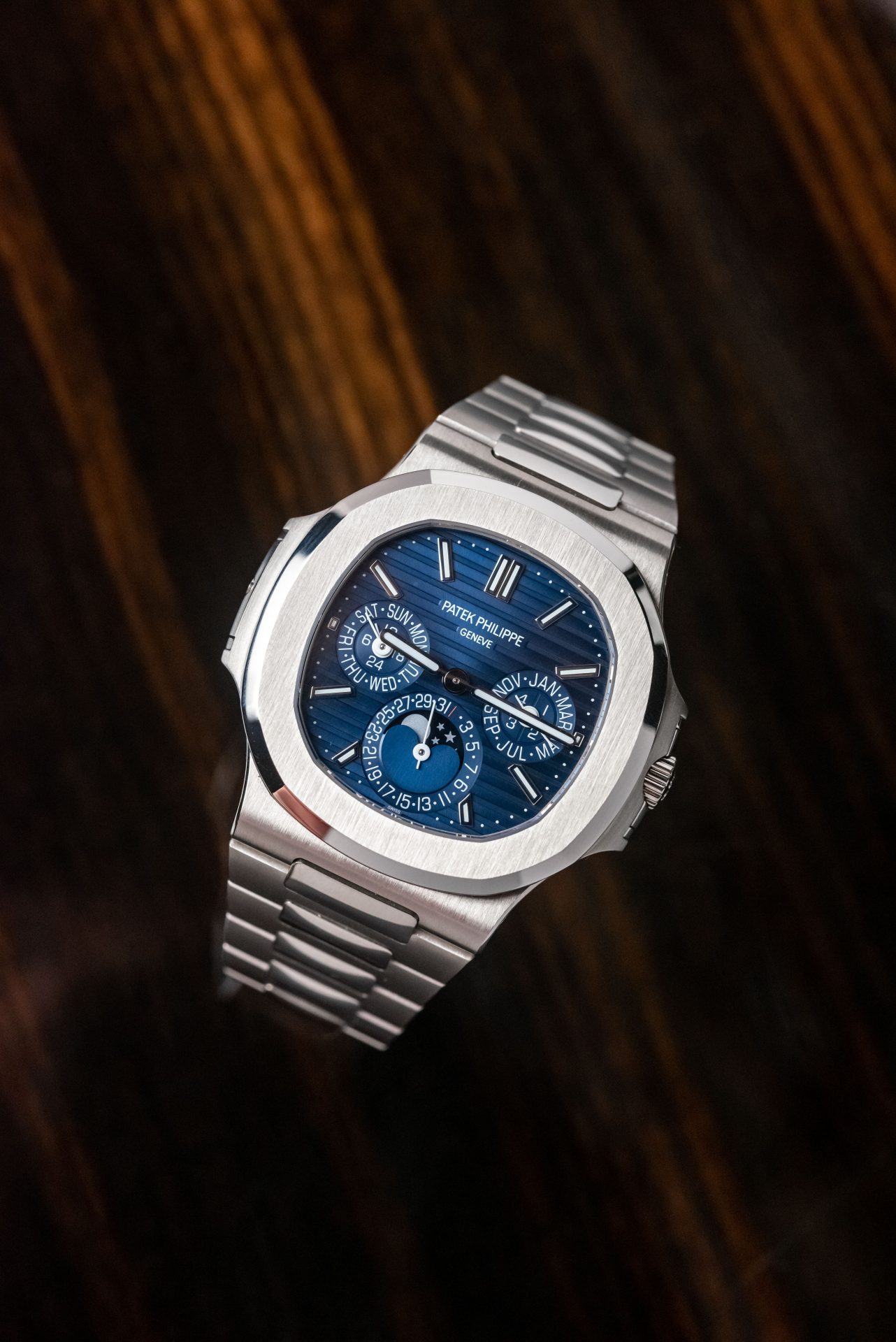 Patek Philippe Nautilus ref. 5740G Calendario Perpetuo in Oro Bianco 18k  NEW | Tempus Orologi