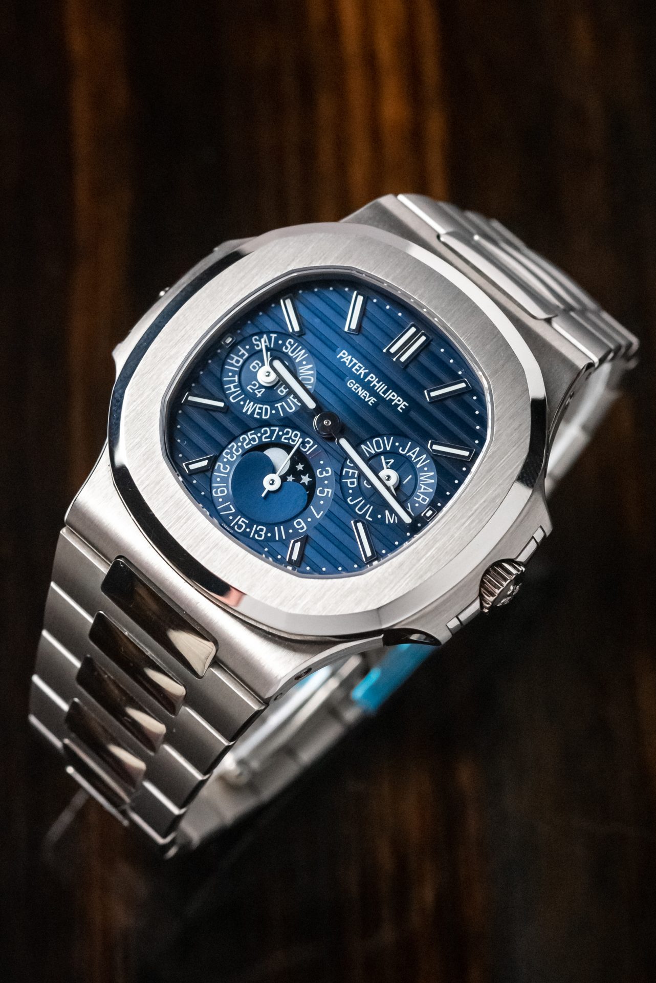 Patek Philippe Nautilus ref. 5740G Calendario Perpetuo in Oro Bianco 18k  NEW | Tempus Orologi
