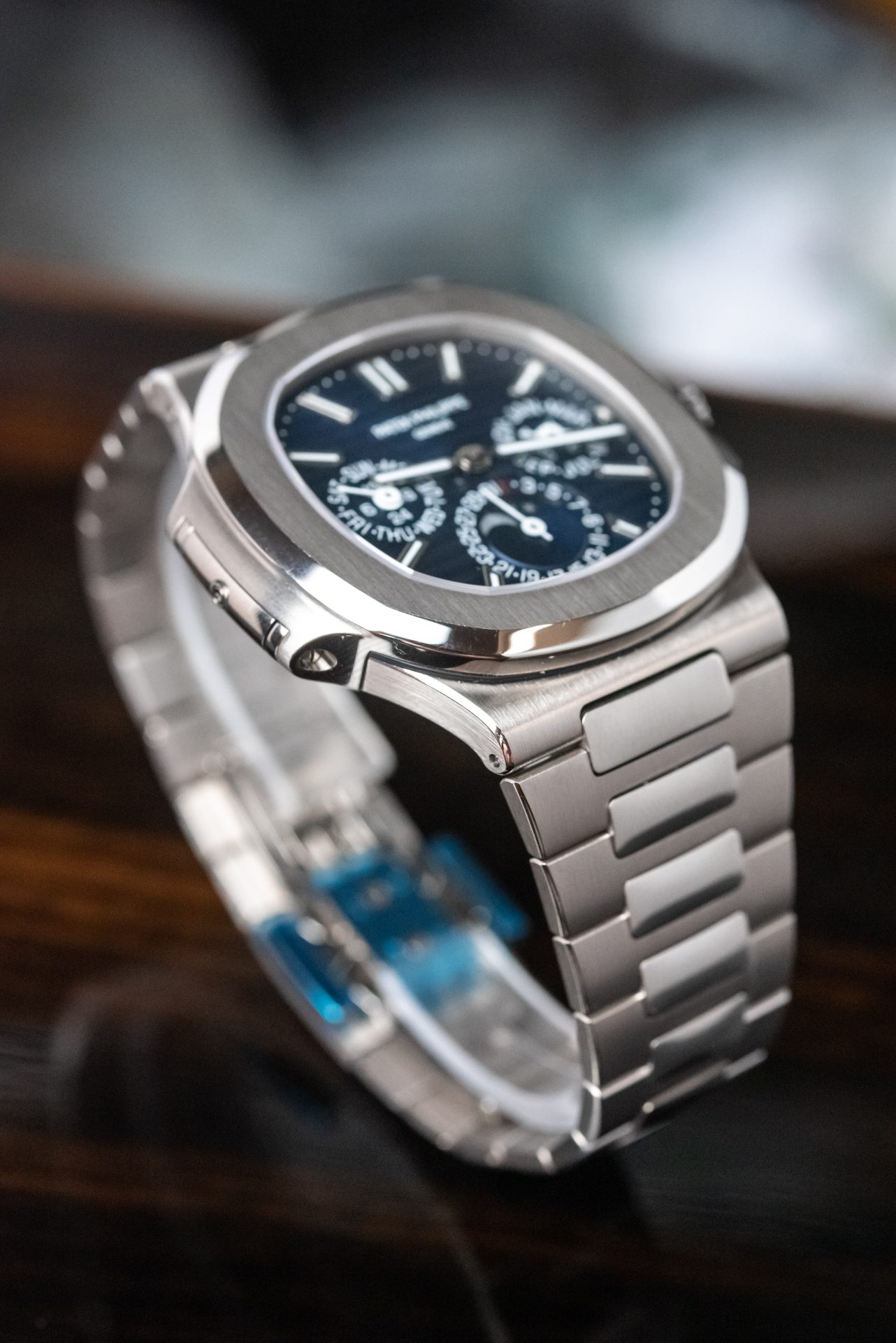 Patek Philippe Nautilus ref. 5740G Calendario Perpetuo in Oro Bianco 18k  NEW | Tempus Orologi